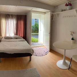 Wooden house studio 1 km from river Turku, Hotel in Turku