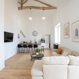 Treize Maison B-2 bed house in centre of Saint Severin, hotell i Saint-Séverin