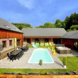 Villa with heated outdoor pool and sauna