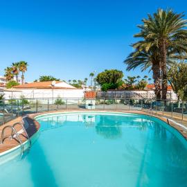 Apartamentos Romandie by Saratur: San Bartolomé şehrinde bir otel