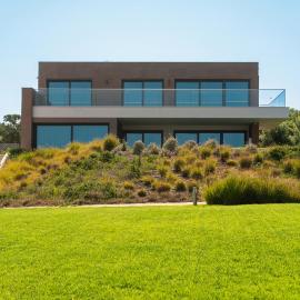Sintra Hills & Ocean View Luxury House، فندق في Colares