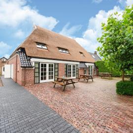 Spacious Farmhouse with Sauna, hottub