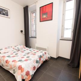 Studio Très Calme Tout Equipé au Centre du Village # MINIMUM 2 NUITS、Rieumesのホテル