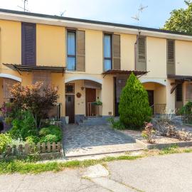 Bright Villa with Balcony and Jacuzzi, Milan Area, hotel a Cesate