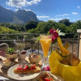 Esmaraldas House of Love, hotell sihtkohas Terrasini
