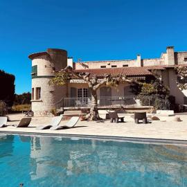 Grande Villa Provençale avec Piscine Privée à Gémenos
