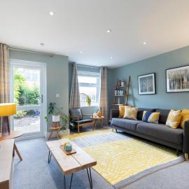 Peaceful & Spacious 2 Bed Home in Cheltenham, hotel in Gloucestershire