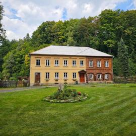 Alfapartmány, hotel in Krásná Lípa