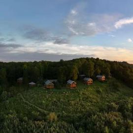 Elk Ridge with a private hot tub, Hotel in Bryant