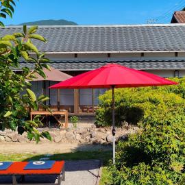 釜炒り茶の宿陽だまりTraditional Japanese house near Kumano Kodo and Nachi Falls with parking bikes garden and onsite tea house