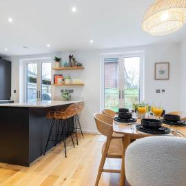 Castleton Villas: Stunning Home with Sauna for 2