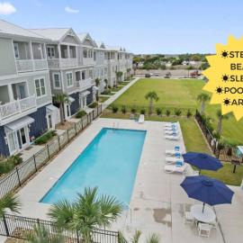 Luxury Beach Condo 5 Min Walk to Beach & Shops!, hotel in Emerald Isle