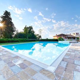 Dream House Pool Garda Lake - Castelnuovo del Garda, hotelli kohteessa Cavalcaselle