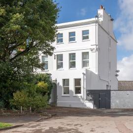 Comfortable 1-Bed Flat Near Pittville Park