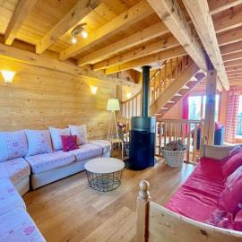 Chalet spacieux pour 15 pers, animaux admis, parking - FR-1-505-75, hotel in Crest-Voland