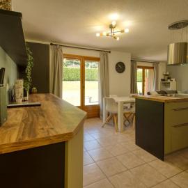 Appartement rénové avec WiFi près du ski-bus - FR-1-642-95
