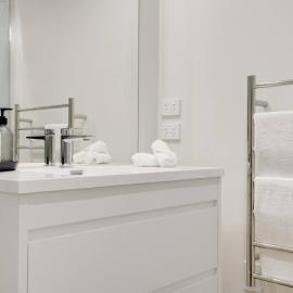 Stunning Modern Hillside Haven near Pukekohe, hotel in Bombay