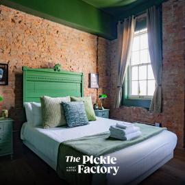 Pickle Factory Hotel - 2BR Near Stadiums & Downtown