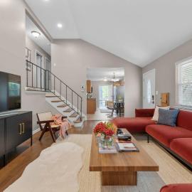 Spacious 5BR Firepit with Deck Near OSU and More, hotel i Columbus