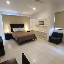 Amplia habitación AA, TV, Frigo, Céntrica, cerca de la T1