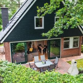 Luxe boshuis in hartje Drenthe, hotel em Spier
