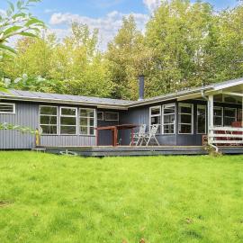 8 person holiday home in Rønde-By Traum, Hotel in Rønde