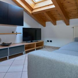 App 19 Elegante Mansarda con Terrazzo e Parcheggio
