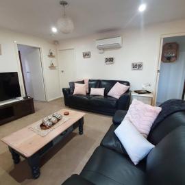 LBarza Peaceful 5BR Family House