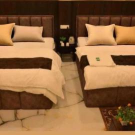 HOTEL SHRI RAGHAV JI INN guest House Near Ram Mandir Beniganj Road Ayodhya Dham, hotelli kohteessa Faizābād