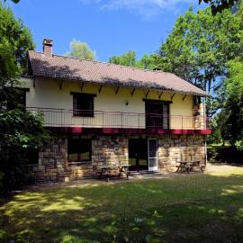 Ardennes villa with riverside garden and views, khách sạn ở Saint-Vith