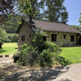 Villa with garden by the river and a view in Sankt Vith, hotel v destinácii Saint-Vith