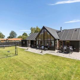 8565-Grenaa-Kystvej-58, hotel en Grenå