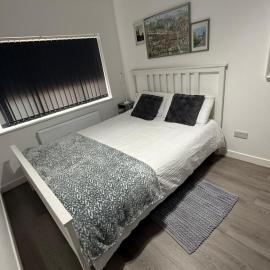 Suite 5 En-suite Room with Independent Entrance