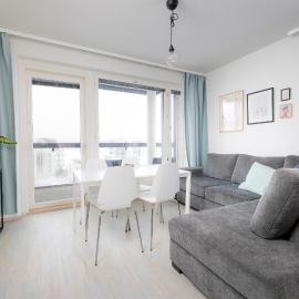 Tilava huoneisto järvinäköalalla