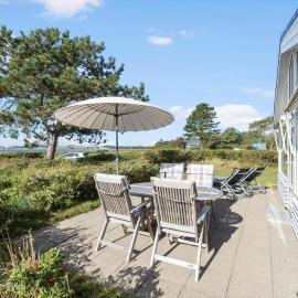 8238-Knebel-Begtrupvig-Strandvej-57, hotel v destinaci Knebel