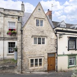 Charming 3-Bed Cottage in Central Stroud