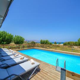Alkioni Villa, Steps from the Sea by Rentado, hotel u gradu Dhrámia