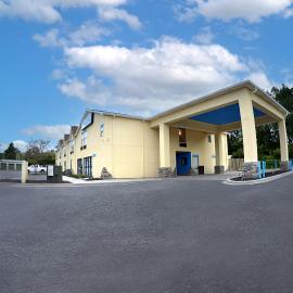 Coastal Comfort Hotel, מלון בLoris