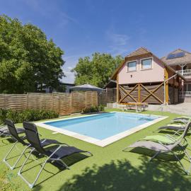Holiday Home Zsuzsi by Interhome