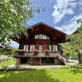 Chalet Lena - Managed by Hotel Gstaaderhof, hotell i Gstaad