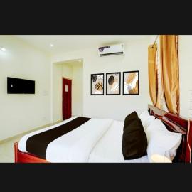 S G R Paradise, hotel a Chik Bānavar