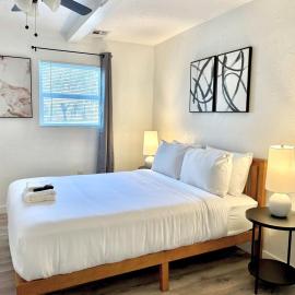 1BR Apt 4 mins OCU, Unit B