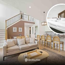 3-story home for 12 Near Ark with Hot Tub & Parking!, hotelli kohteessa Dry Ridge