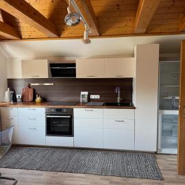 Möblierte 2-Zimmer-Dachwohnung