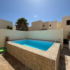 Villa LiLo Private House with Heated Pool, hotel u gradu Kosta Tegise