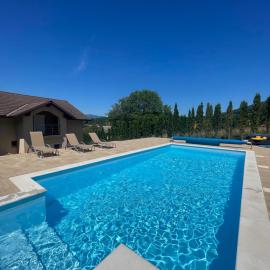 Holiday house Kostelac, hotel in Otočac