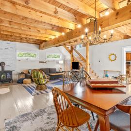 Gorgeous Home 1 mile to Beach and near Cape Cod Bikepath, hotel en Dennis