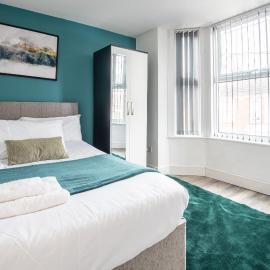Contractor-Friendly 2Bed Apartment, Near City Centre, Sleeps 4 with Free Parking, Hotel in Coventry