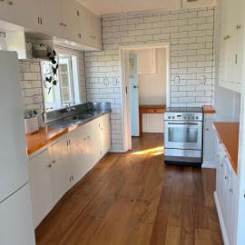 Raglan Beach Bungalow, hotel in Raglan