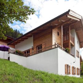 Chalet in Wald im Pinzgau near Ski Bus & Pool, hotel in Wald im Pinzgau